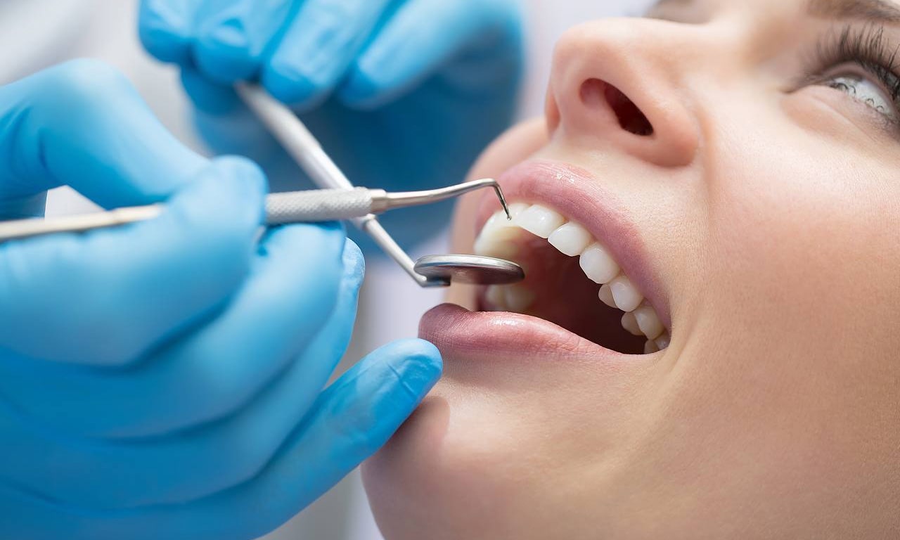 Когда обращаться к стоматологу