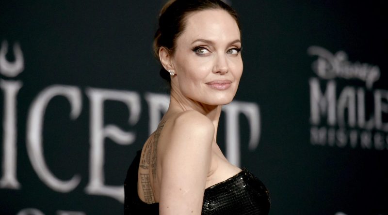 Анджелина Джоли слив горячих фото для The Wall Street Journal и ретро 1994 года